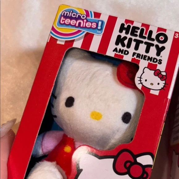 Hello Kitty Micro Teenies Plush Toy Set - Red and Blue - Picture 3 of 4